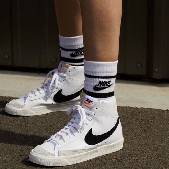 Nike Women’s Blazer Mid 77 - Picture 1 of 8